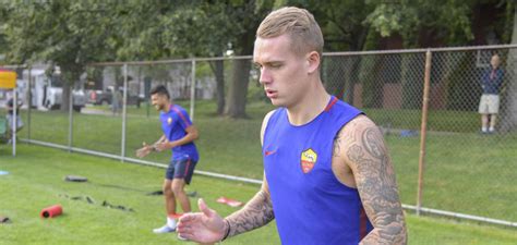 Check out his latest detailed stats including goals, assists, strengths & weaknesses and match ratings. Karsdorp, altro stop: affaticamento muscolare, non sarà ...