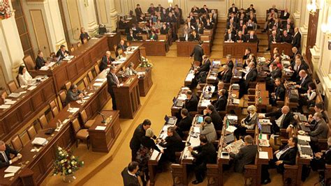 Ozbrojený muž se snažil dostat do sněmovny. Poslanci zrušili doživotní imunitu pro zákonodárce a ...