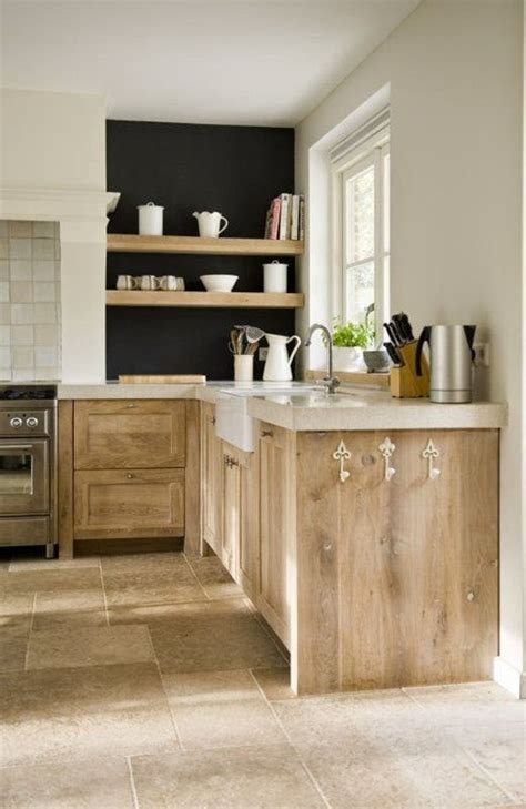 Looking for stained wood cabinets for your kitchen? Popular Again: Wood Kitchen Cabinets | Centsational Style