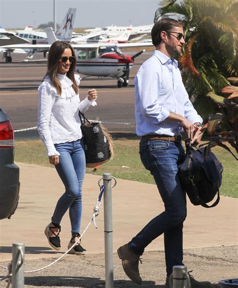 Are kate middleton & @pippaofficial launching an organic food business? PIPPA MIDDLETON at Darwin Airport in Australia 06/01/2017 ...