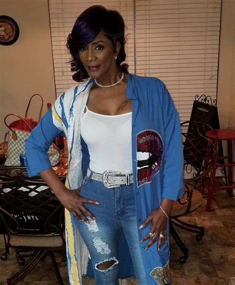 Momma Dee Drops Graphic Lingerie Pics Of Herself Enter At Risk