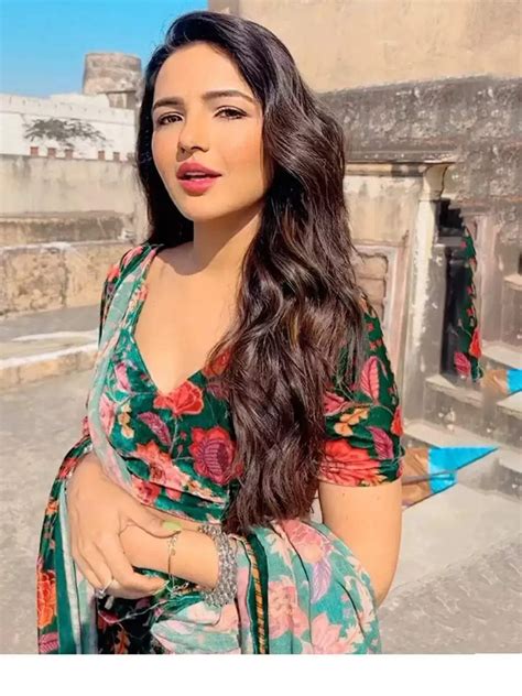 Photos Jasmin Bhasin Flaunts Her Beauty In The Latest Photoshoot See Her Beautiful Pics Here