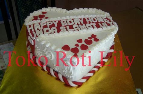 Gambar bunga kue ulang tahun how to make birthday cake rose flowers simple nabiya melia cake ultah love bunga mawar merah b kue gambar kue ulang tahun bunga mawar maraknya kemajuan zaman yang lebih maju dan canggih aplikasi bbm merupakan merupakan aplikasi. Lily Cake Shop Banjarmasin: KUE ULTAH BENTUK LOVE