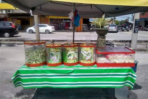 Jerawat batu memang merupakan masalah remeh yang menjengkelkan karena jerawat ini tidak akan sembuh secepat. Cara Potong Buah Jambu Batu | hairi juice trading