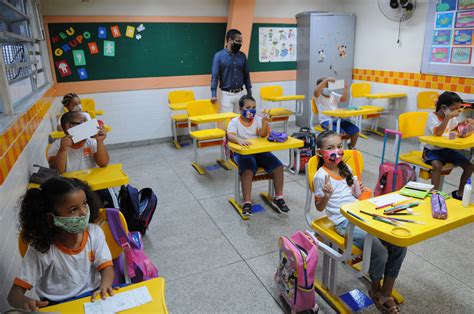 Mais cinco escolas municipais reabrem com ensino presencial em Niterói