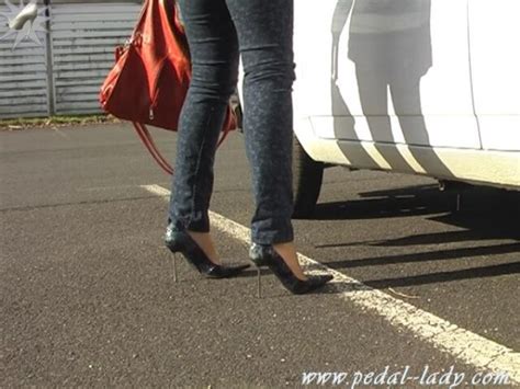 Pedal Lady High Heels On Tour