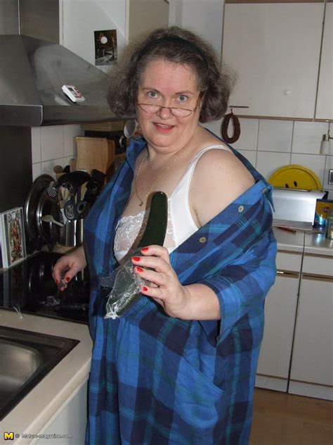 Amateur Chubby Housewife Getting Nasty In The Kitchen