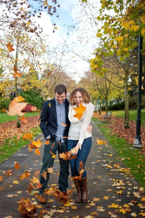 30 Fall Engagement Photo Session Ideas