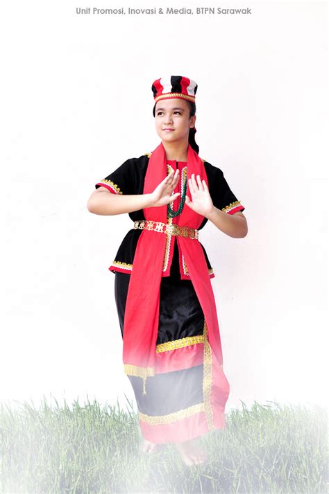 Pakaian tradisional thailand tidak kalah unik dengan baju adat lain, memiliki berbagai macam nama dan jenis. UNIT PROMOSI,INOVASI DAN MEDIA: PAKAIAN TRADISIONAL ETNIK ...