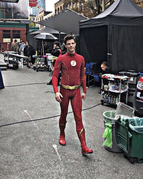 first on set photos of season 6 featuring the new flash suit ‼️ c grant gustin gustin the flash