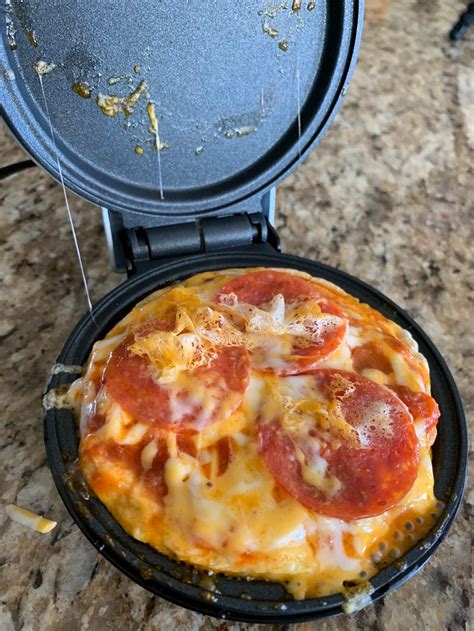 Top each chaffle with 2 tbsp pizza sauce, 2 tbsp of shredded mozzarella cheese, and all your favorite toppings. Keto Pizza Chaffle — Simple. Fun. Keto! in 2020 | Recipes ...