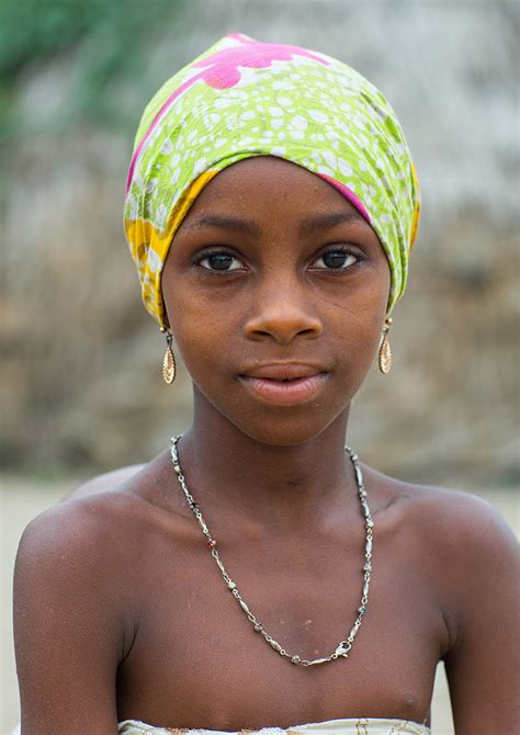 Ung Naken Afrikansk Trubal Flicka Bilder Av Kvinnor