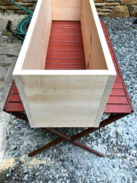 Diy Raised Planter Box With Legs Diy Raised Planter Boxes Raised