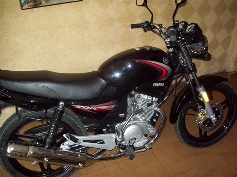 Introduced in 2005, it comes in naked, faired and 'custom' variants. 2008 Yamaha YBR 125 - Moto.ZombDrive.COM