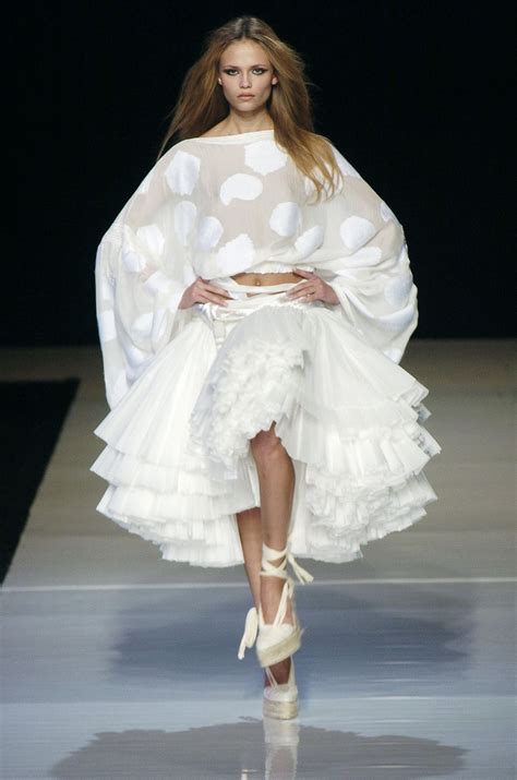 Emanuel Ungaro Ss 2005 White Outfits Casual Outfits Fashion Outfits