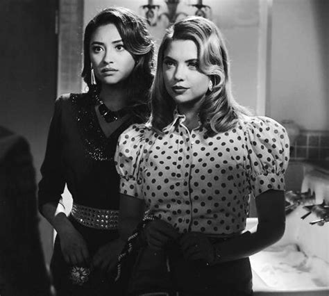 Hanna And Emily Ashley Benson Sex And The City Pretty Little Liars Outfits Pretty Little