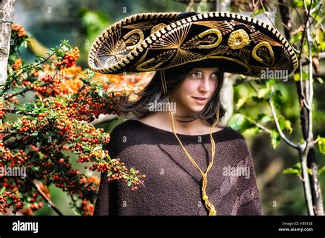 Girl Mexico Sombrero Hi Res Stock Photography And Images Alamy