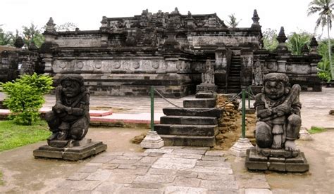 Candi Penataran Fakta Sejarah Candi Hindu Terbesar Di Jawa Timur
