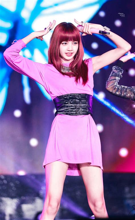 Aku selalu melihat mamaku termenung saat di rumah kontrakan kami dimasuki pengantin baru. Black pink Lisa | Kpop feminino, Lalisa, Feminino