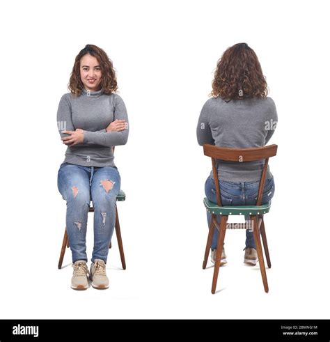 Frente Una Parte Posterior De Una Mujer Sentada En Una Silla Sobre