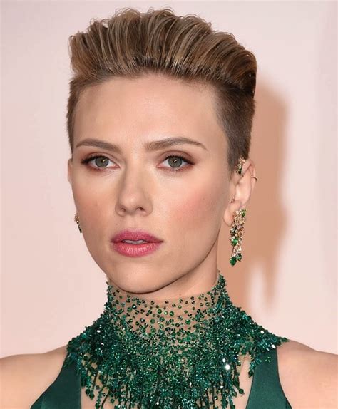 Scarlett Johansson Looks Dress And Hairstyle At Oscar 2015 Fashion