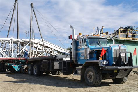 Bed Trucks Road Train Oilfield Hauling Trucks Oilfield Heavy Truck