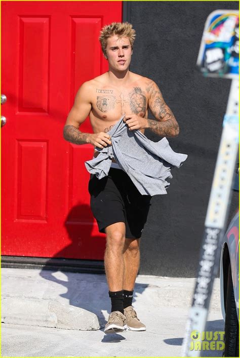 Full Sized Photo Of Justin Bieber Shirtless Skateboarding Justin