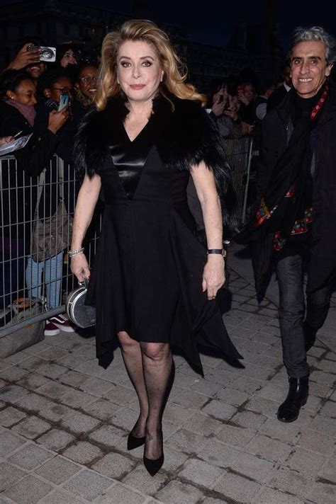 VOICI PHOTOS Catherine Deneuve Isabelle Huppert Emma Stone le public ultra VIP du défilé
