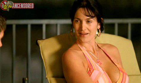 Carrie Anne Moss Nude Pics