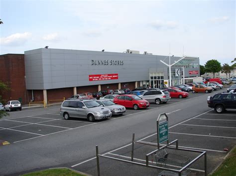 Dunnes Stores © Ian Paterson ccbysa/2.0  Geograph Ireland