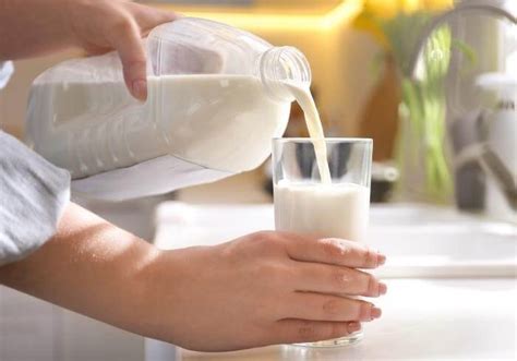 How To Tell If Milk Is Bad Spoiled Signs Kitchensanity