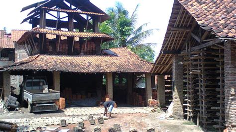 Rumah dengan genteng beton flat di bali. tele.081.376.986.067 harga genteng sokka, harga genteng ...