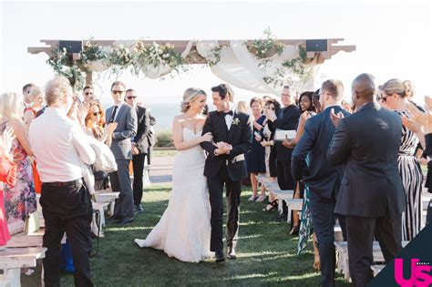 Ali Fedotowsky Marries Kevin Manno In Beachside Wedding Photos Usweekly