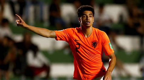 Het is de kwartfinale van het ek onder 21, dat in maart al begon. Oranje onder 17 door naar achtste finales WK dankzij ...
