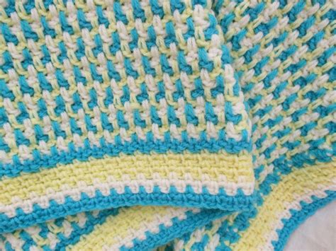 The large hook and chunky yarn combo makes this work up very quickly. Living Well with SuziQue: Interlocking Rows: Free Crochet ...