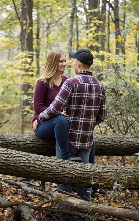 Pin By Kaylaj Photography On Fall Couple Session Fall Couple Photo