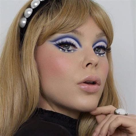 Pin By Sequlotta On M A K E U P In 2020 Retro Makeup 60s Makeup Makeup