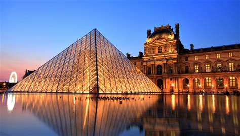 Piramide Del Louvre