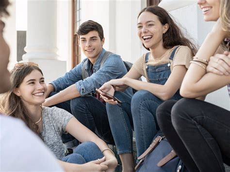 La Importancia De Las Amistades Sanas En La Adolescencia