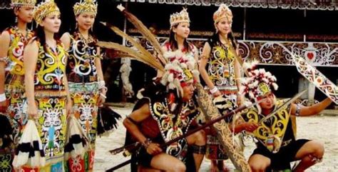 Mengenal Pakaian Adat Suku Dayak Di Kalimantan Timur Ternyata Banyak