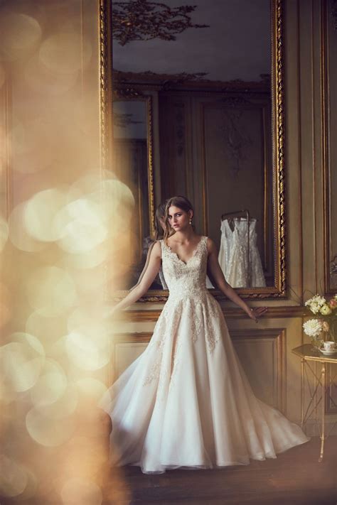 This collection was inspired by a love story of our very own, and these soft floral Marchesa for BHLDN ~ Die neue Kollektion 2016 | Kleid ...