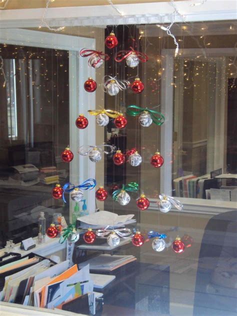 26 Christmas Balls Decor Ideas For An Innovative Christmas