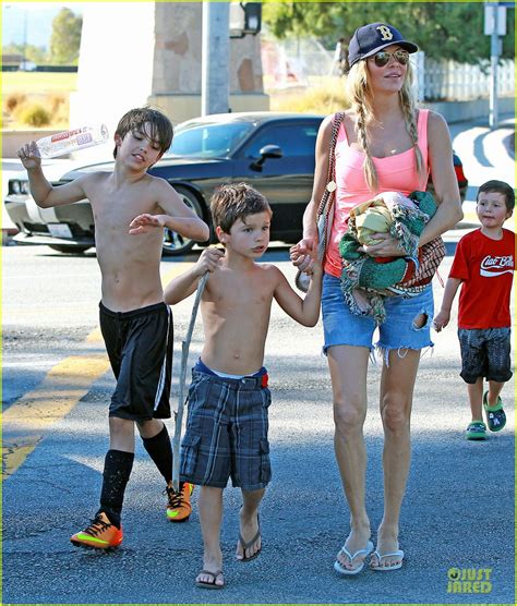 Leann Rimes And Eddie Cibrian Hold Hands For Masons Game Photo 2962070