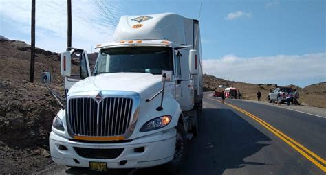 Un accidente múltiple tuvo lugar este viernes alrededor de las 15:30 sobre panamericana (ruta 9) en la mano hacia buenos aires, en donde se. Arequipa: Dos fallecidos deja violento choque en carretera ...