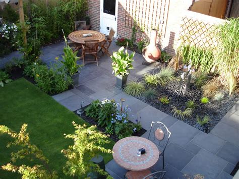 Create the perfect outdoor space for a small and tiny garden with these small garden ideas, from design to landscaping to planting to furniture. Patio Design Photos - Inspiration from ALDA Landscapes