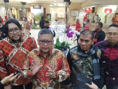 Hadiri Perayaan Natal Di Bandung Hasto Bumikan Pancasila Untuk Cegah