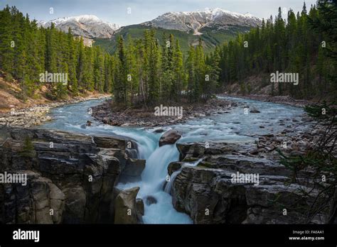 Sunwapta Falls Canada Hi Res Stock Photography And Images Alamy