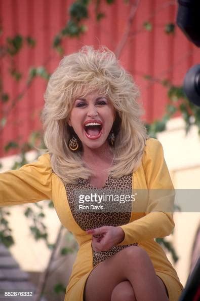 American Singer And Songwriter Dolly Parton Poses For A Portrait