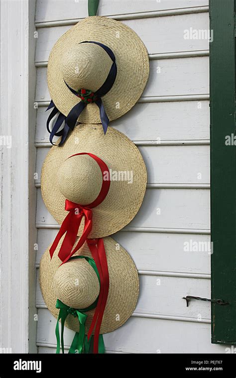 Straw Hats Decorating Door In Colonial Williamsburg Va Usa Stock