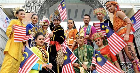 Pembinaan negara bangsa amat penting bagi sebuah negara yang berbilang kaum dan agama seperti malaysia. Membina negara bangsa Malaysia | roketkini.com